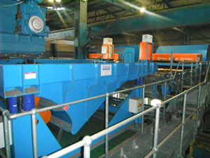 Vibratory feeder feeding TITECH machine